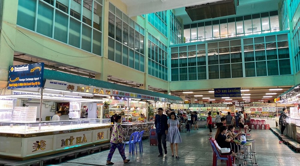 inside an dong market